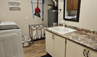 39081 Greenwood Ln, Aberdeen, SD 57401