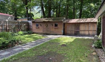 15 Lynwood Dr, Brattleboro, VT 05301