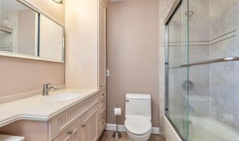 44 Devonshire Ct, Middletown, NJ 07748