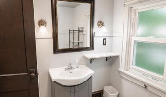 1210 W PACKARD St, Appleton, WI 54914