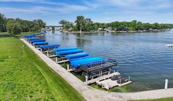 40561 N Newport Dr, Antioch, IL 60002