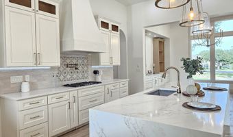 105 PIONEER Trl, Adkins, TX 78101