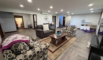 1524 Beechwood Dr, Aurora, NE 68818