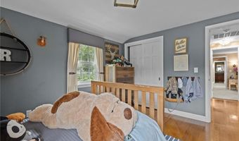 152 Glen Hills Dr, Cranston, RI 02920