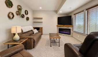 16030 Craig St, Basehor, KS 66007