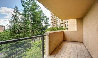 1101 S ARLINGTON RIDGE Rd S 208, Arlington, VA 22202