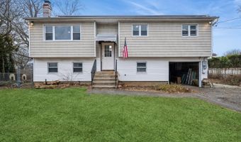 101 Monroe St, Amityville, NY 11701