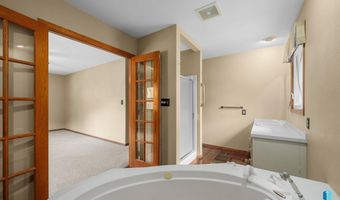 538 17th Ave S, Brookings, SD 57006