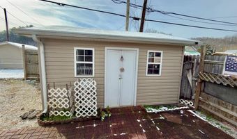 51 N River St, Auxier, KY 41602