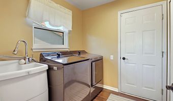 10 Hithergreen Ct, Algonquin, IL 60102