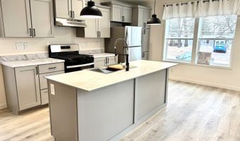 222 Goldenrod Ln E, Altoona, WI 54720