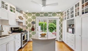 15 Cross St, Newport, RI 02840
