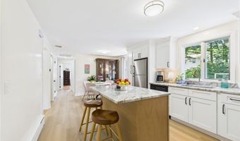 65 Bayberry Ln, East Greenwich, RI 02818