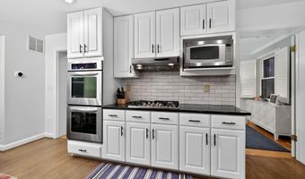 9302 W PARKHILL Dr, Bethesda, MD 20814