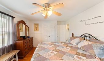 67 Vera St, Warwick, RI 02886