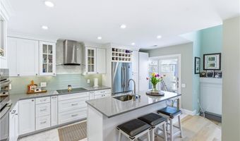 62 Nipmuc Trl C, North Providence, RI 02904