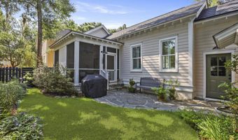 2 Tomlow Trce, Beaufort, SC 29906