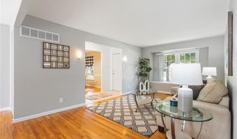 894 Napoli Dr, Ballwin, MO 63021
