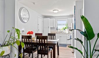 70 Carroll Ave 303, Newport, RI 02840