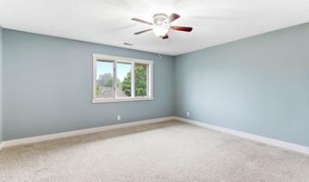 2516 White Oak Dr, Ames, IA 50014