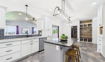 513 N Crestview Cir, Brandon, SD 57005