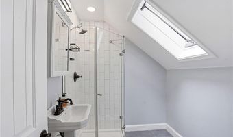 91 Sowams Rd, Barrington, RI 02806