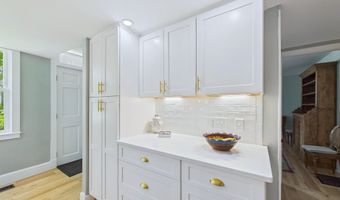 1059 Washington St, Bath, ME 04530
