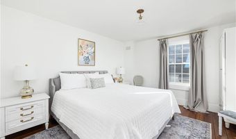 17 Old Beach Rd, Newport, RI 02840