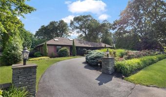 788 Namquid Dr, Warwick, RI 02888