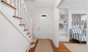 19 County St, Newport, RI 02840
