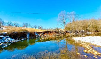 300 Round Up Ln, Bakersfield, MO 65609