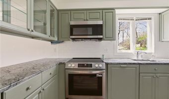 15 Hammersmith Rd 30A, Newport, RI 02840
