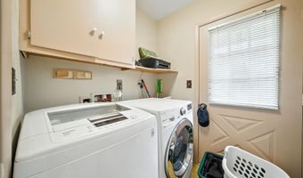 29 Park Ave, Belford, NJ 07718