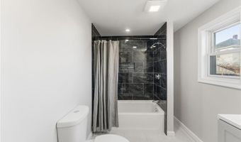 10 Woburn St, Cranston, RI 02910