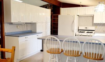 41511 N Country Club Dr, Antioch, IL 60002