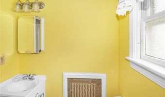 4 Atlantic St, Newport, RI 02840