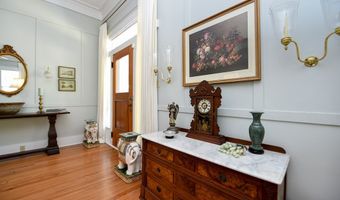 160 Ave C, Apalachicola, FL 32320