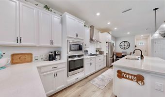 5645 DEL CORONADO Dr, Apollo Beach, FL 33572