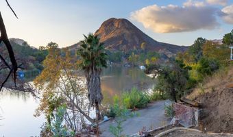 2026 E Lakeshore Dr, Agoura Hills, CA 91301