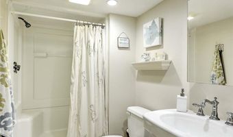 33 Withington Rd, Narragansett, RI 02882