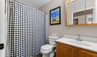 48 Poplar St, Beachwood, NJ 08722