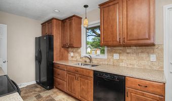 623 River Oak Dr, Ames, IA 50010