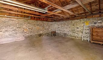 6 Baldwin Rd, Middletown, RI 02842
