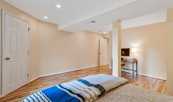 9908 KENTSDALE Dr, Potomac, MD 20854