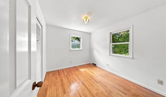 4 Laurel Dr, Albany, NY 12211