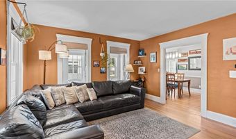 50 Charles St, Bristol, RI 02809