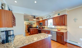 20 Bayview Rd, Amityville, NY 11701