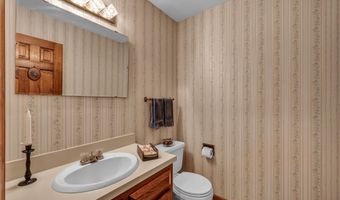 2 Sachem Dr, Cromwell, CT 06416