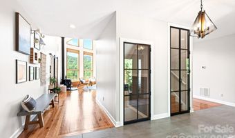 9 Bees Mountain Dr, Asheville, NC 28804