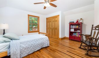 40 Old Bridge Rd, Brookfield, CT 06804